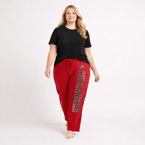  Tampa Bay Women's Size L Buccaneers logo sleepwear .